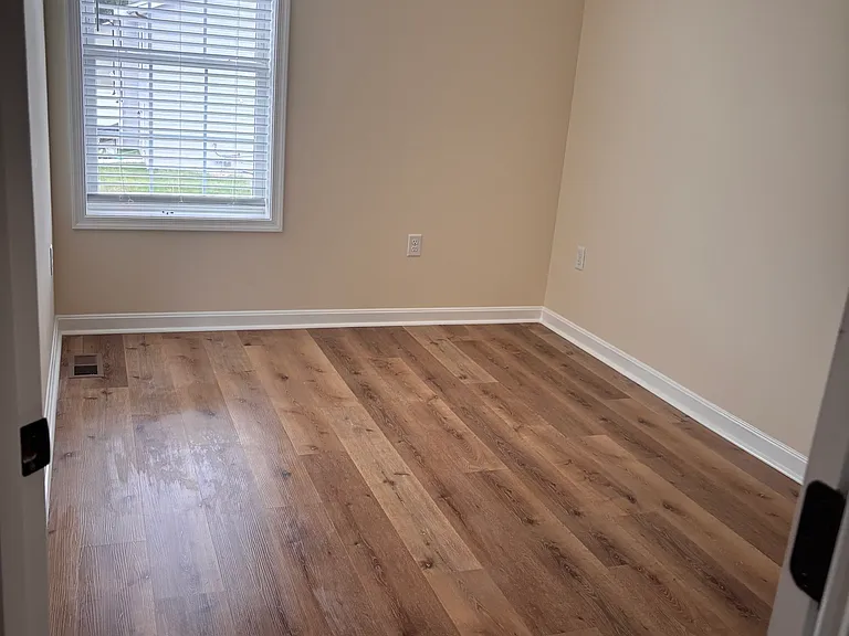 105 Rojan Rd — Photo 6
