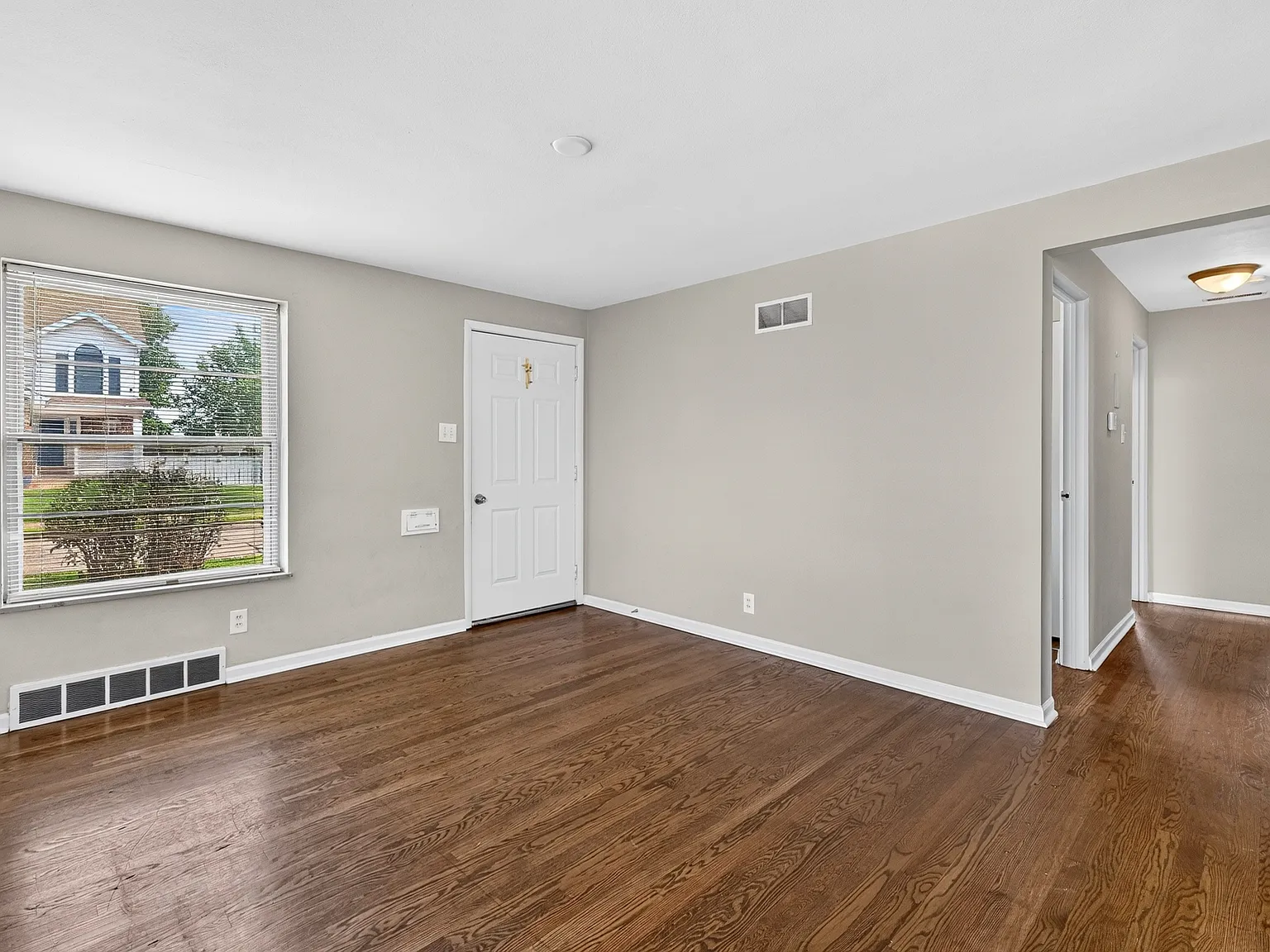 3 bed, 1010 sqft, $2,495 — Photo 4