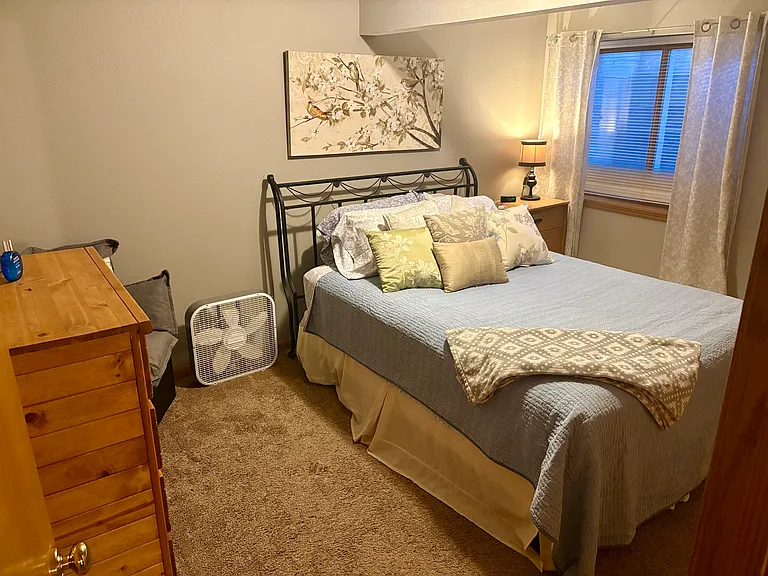 Bedroom 1 Queen