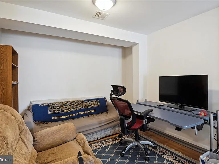 20 S Village Ave #7 — Photo 11