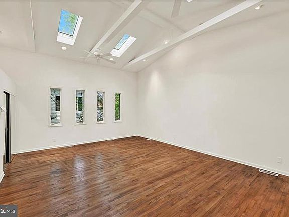5th image of 3814 Grantley Rd