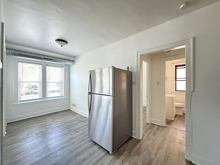 1605 N McVicker Ave #2 — Photo 5