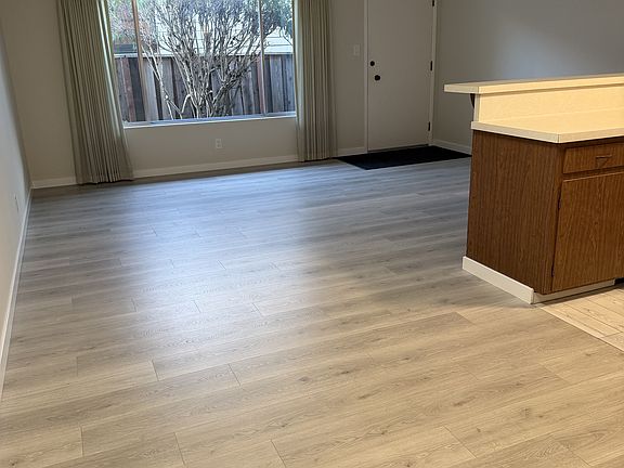 4th image of 170 Waverley St APT B