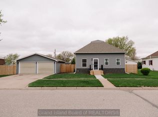 152 4th St, Hampton, NE 68843