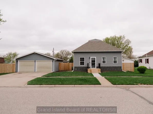 152 4th St, Hampton, NE 68843