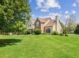 175 Clover Hill Ln, North Barrington, IL 60010