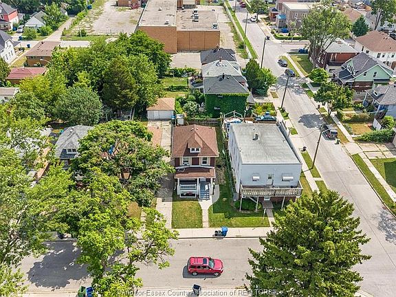 3rd image of 392 Curry Ave