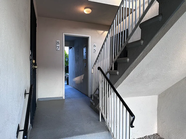 1811 Sherer Ln — Photo 8