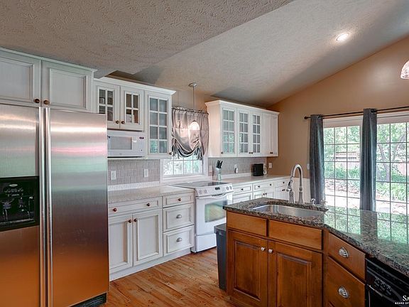 5th image of 2119 Melrose Ln