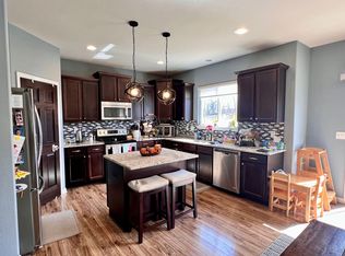 N60W13701 Weyerhaven Dr, Menomonee Falls, WI 53051