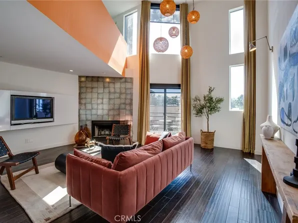 1852 N Alvarado St, Los Angeles, CA 90026