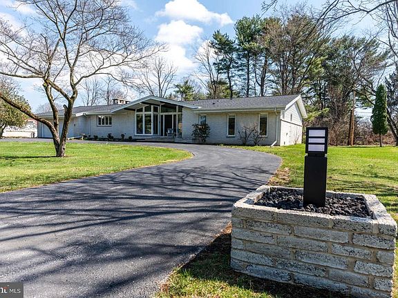 2nd image of 35 Country Club Rd