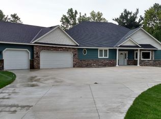 1915 Radatz Ave, Maplewood, MN 55109