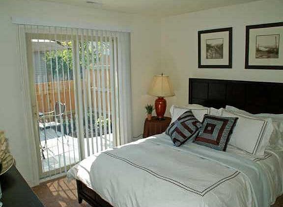 4th image of 1207 Rivercrest Dr N #E