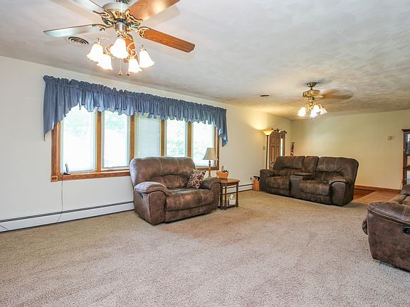 3rd image of 368 N Van Buren Ave