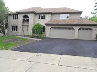 1910 Morgan Cir, Naperville, IL 60565