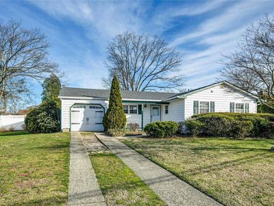 10 Hollings Drive, Deer Park, NY, 11729