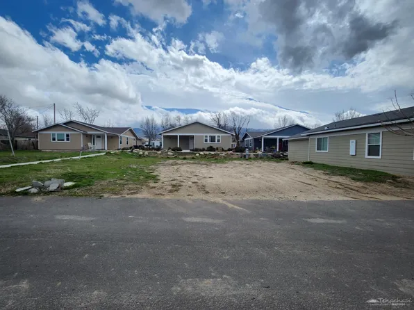 319 W D St #13, Tehachapi, CA 93561