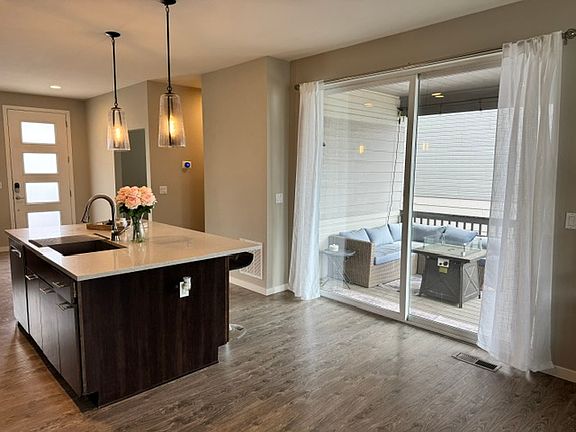 4th image of 3401 Cranston Cir