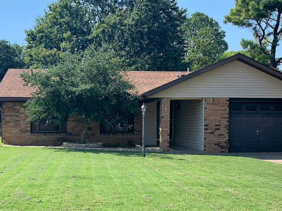 1st image of 1933 Green Meadows Dr