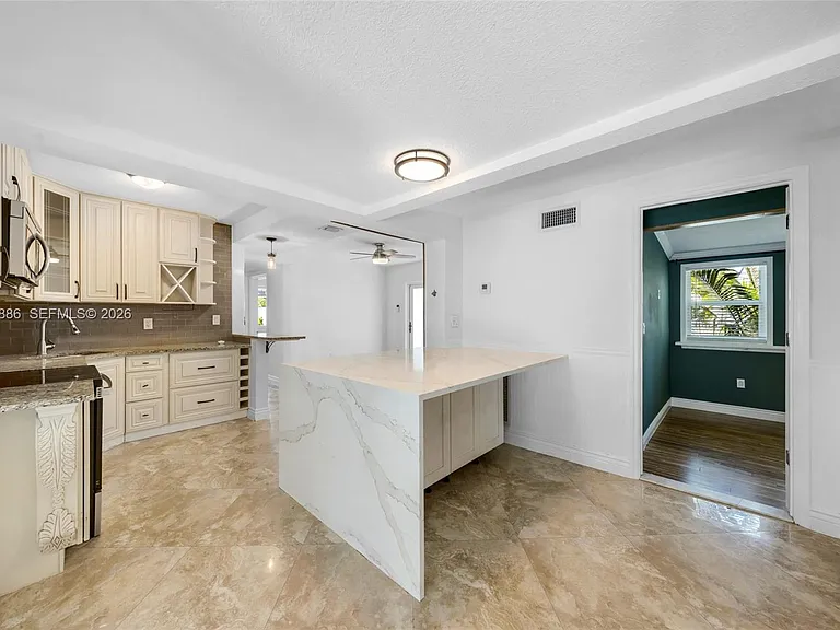 1837 NE 48th Ct — Photo 12