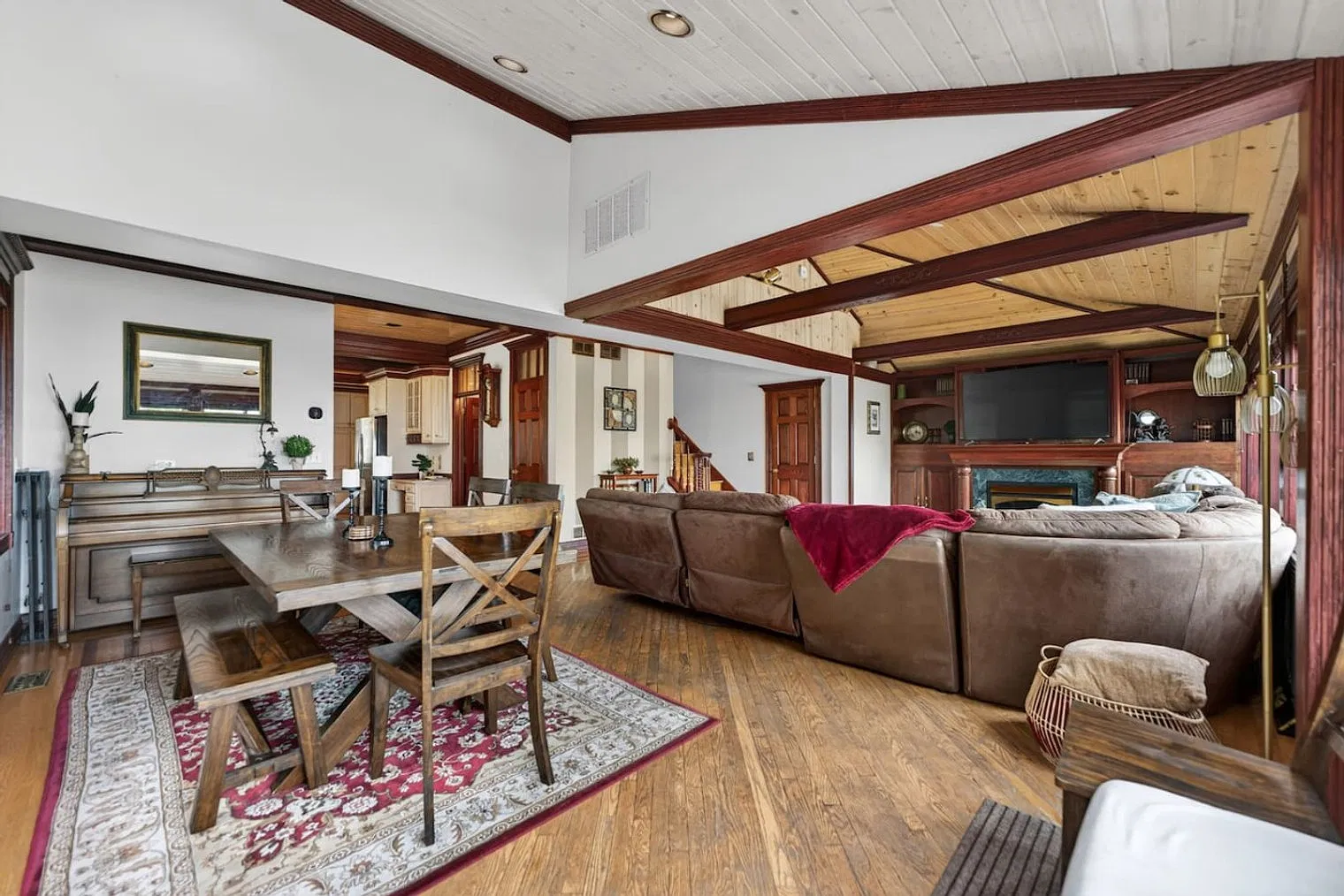 6 bed, 3.0 bath, $17,040 — Photo 2