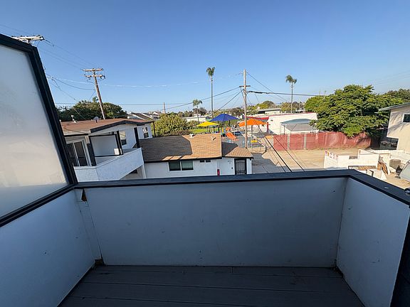 3rd image of 907 D Ave #4