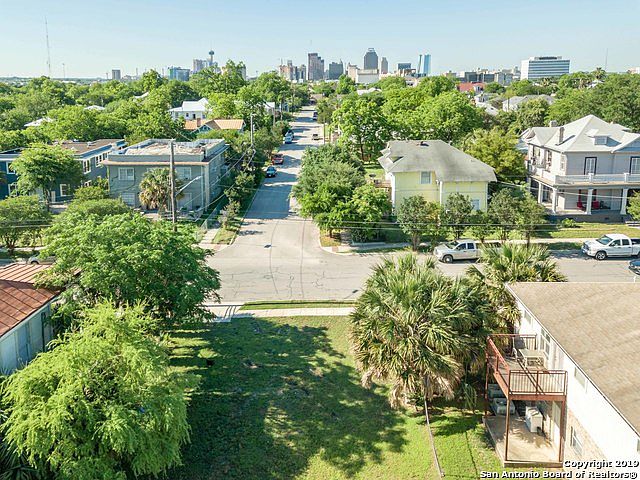 1st image of 405 E Dewey Pl