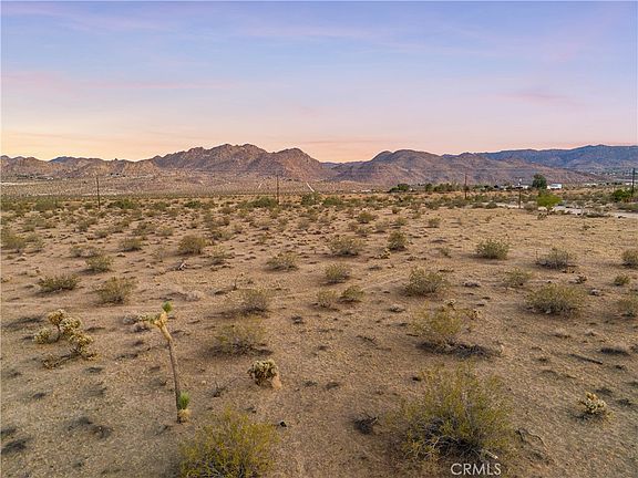 3rd image of 62941 Desert Trail Dr