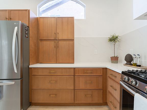3rd image of 888 Kincheloe Dr