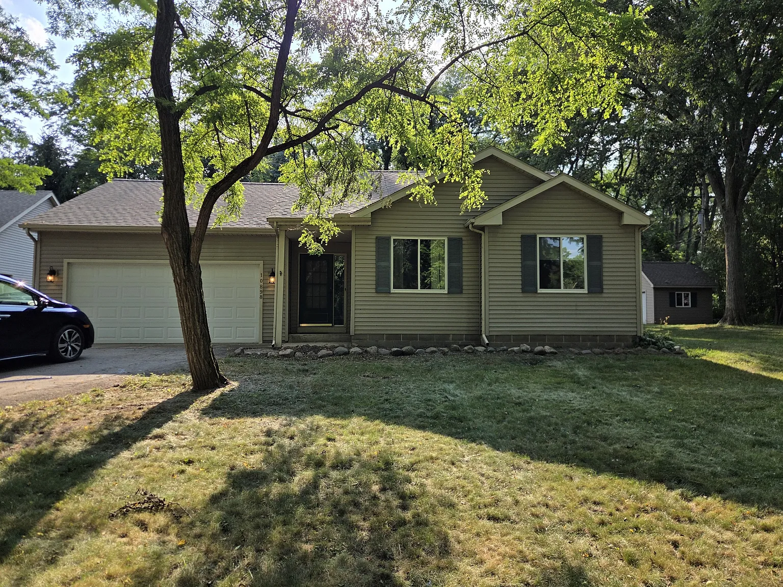 10898 Hall Rd — Photo 1