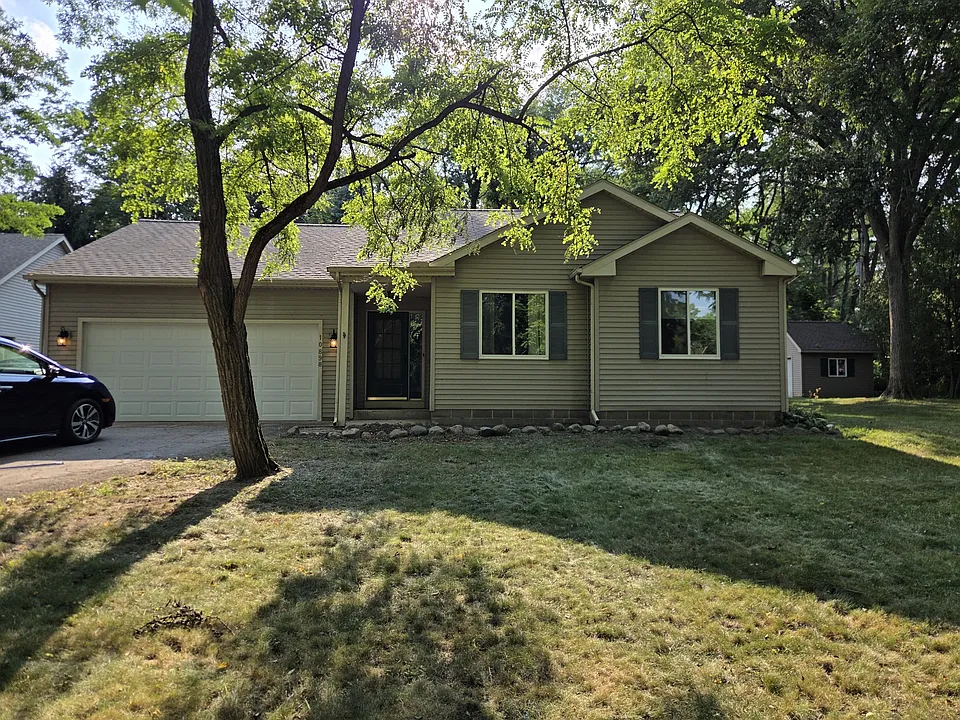 10898 Hall Rd