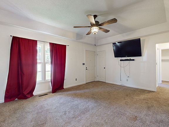 4th image of 2027 Windroe Dr