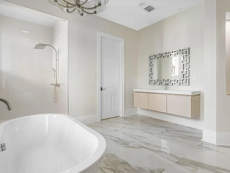 549 NE 19th Ave #C — Photo 33