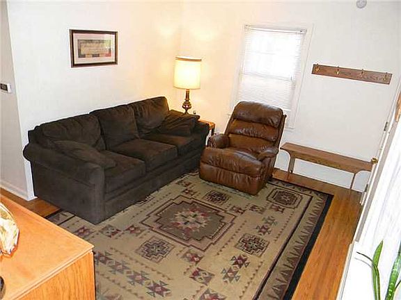 3rd image of 2920 Lutaway Dr
