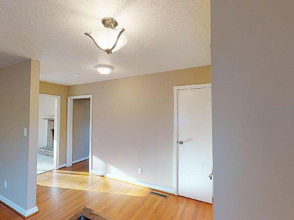 5th image of 2802 Langston Dr