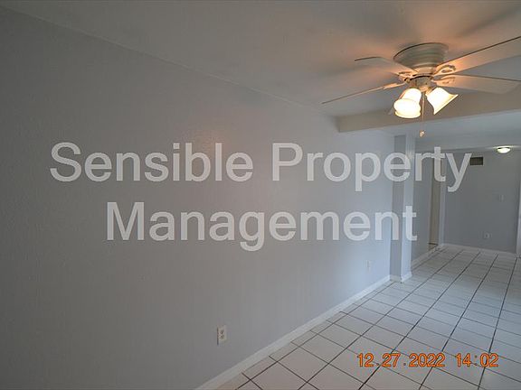 4th image of 409 1st Ave NE Unit 1