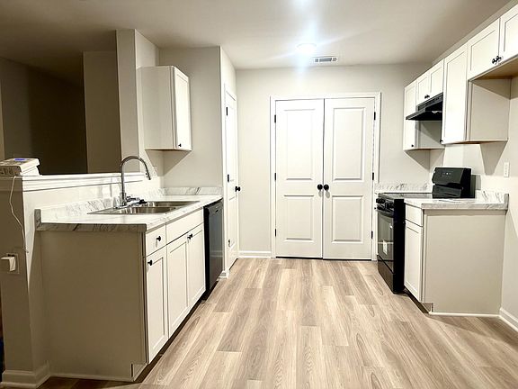 3rd image of 4446 Suncrest Dr