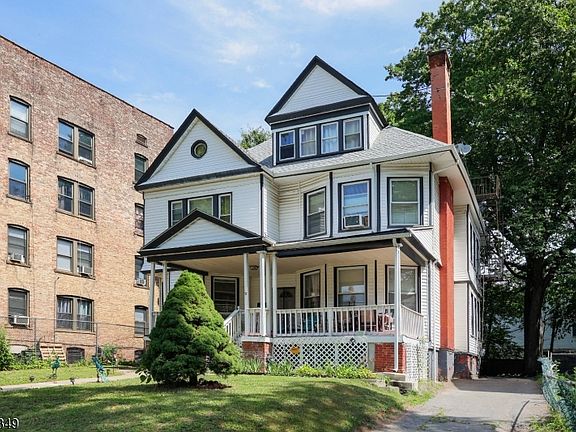 3rd image of 92 Chestnut St
