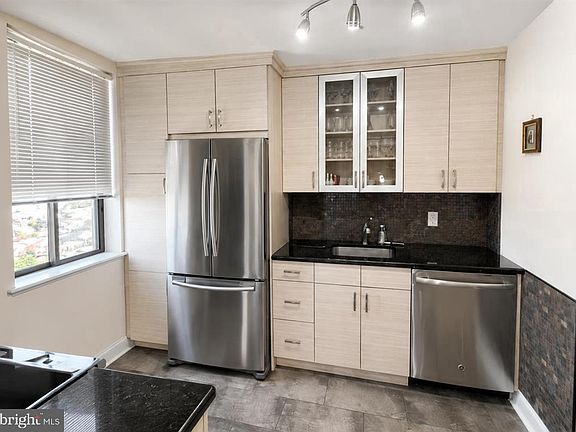 3rd image of 100 S Berkley Sq Unit 21N