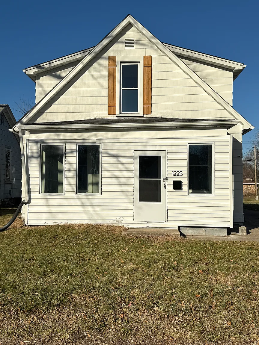 1223 Broadway St photo 1