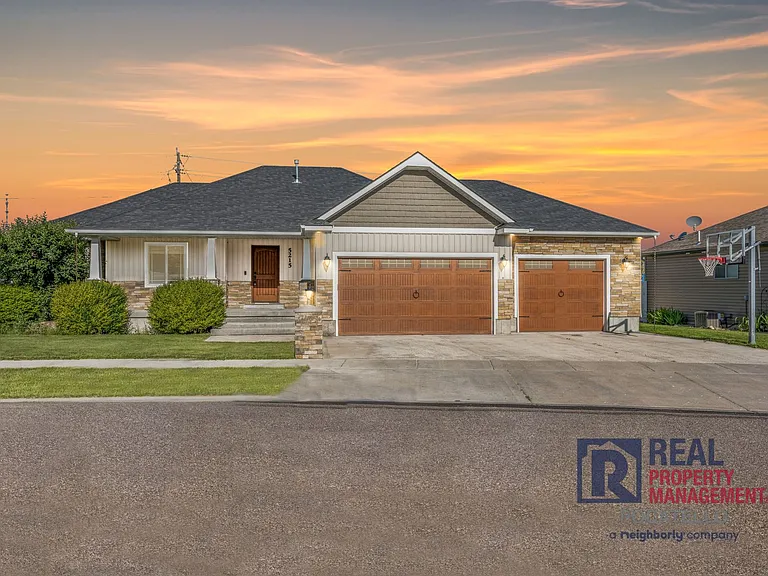 5215 Kymball Dr — Photo 1
