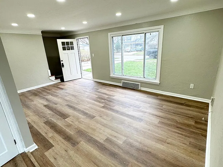 20571 Priday Ave — Photo 3