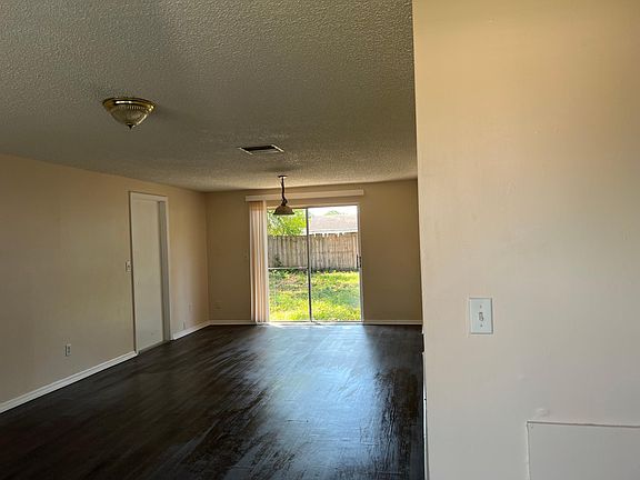 2nd image of 9014 Hickory Cir