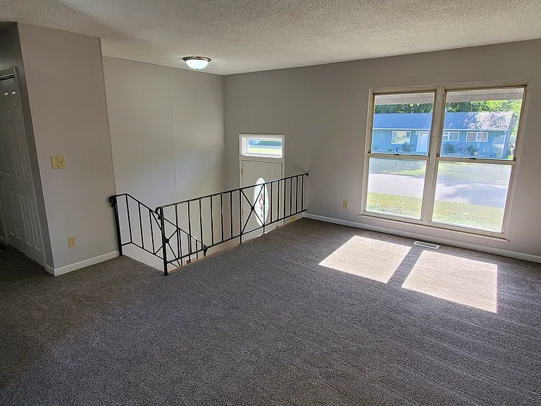 1115 Nofftz Dr — Photo 2