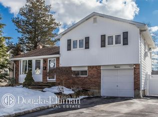 12 Pickwick Dr, Commack, NY 11725