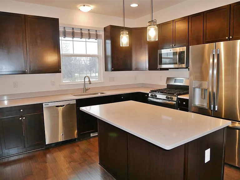4637 Bradley Cir — Photo 4