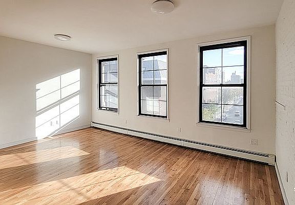 3rd image of 1363 Fulton St APT 3