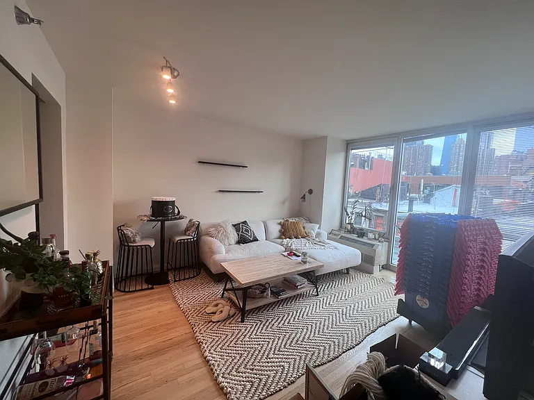 540 W 50th St #6A — Photo 3