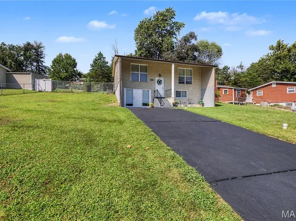 2841 Paula Ln, High Ridge, MO 63049